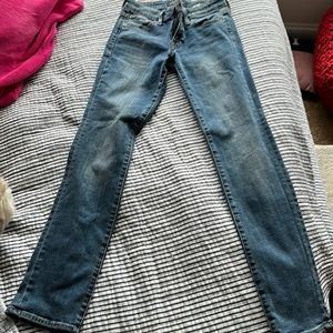 00 lucky brand straight leg denim. Ankle cut